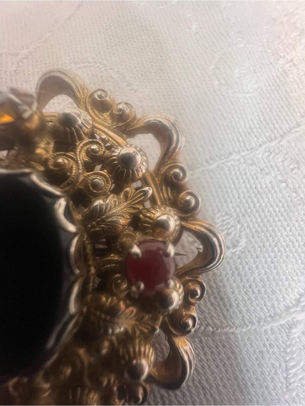 Vintage Brooch/Necklace Rhinestones & Black Center Stone Filigree Gold Tone 2โ ๐ - Picture 2 of 7